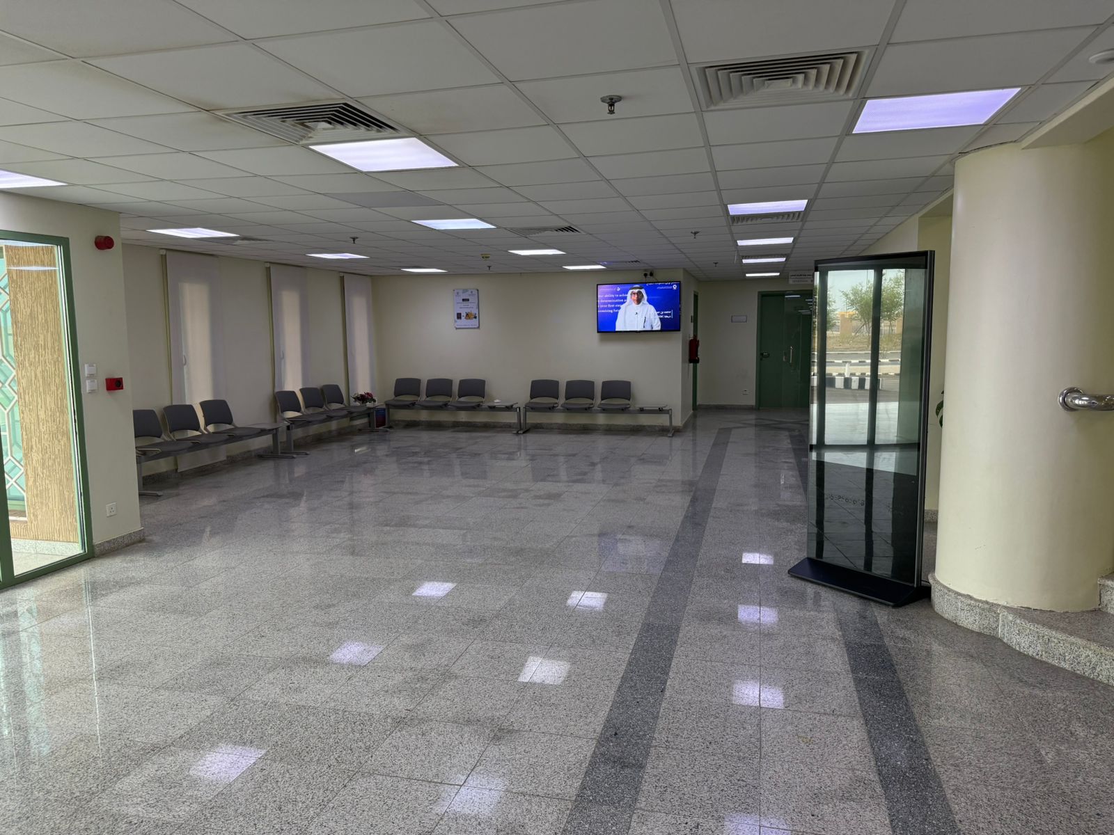 مبنى (٠١)- إدارة الكلية (منطقة انتظار)